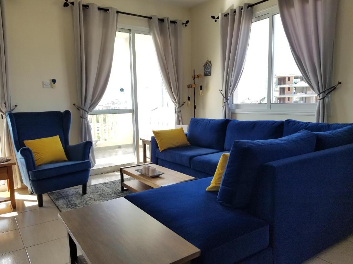 Penthouse Apartment Universal Пафос Екстериор снимка