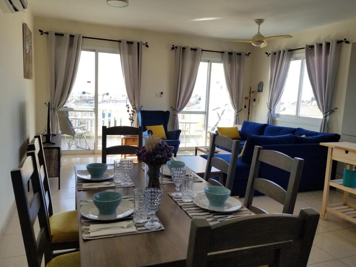 Penthouse Apartment Universal Пафос Екстериор снимка